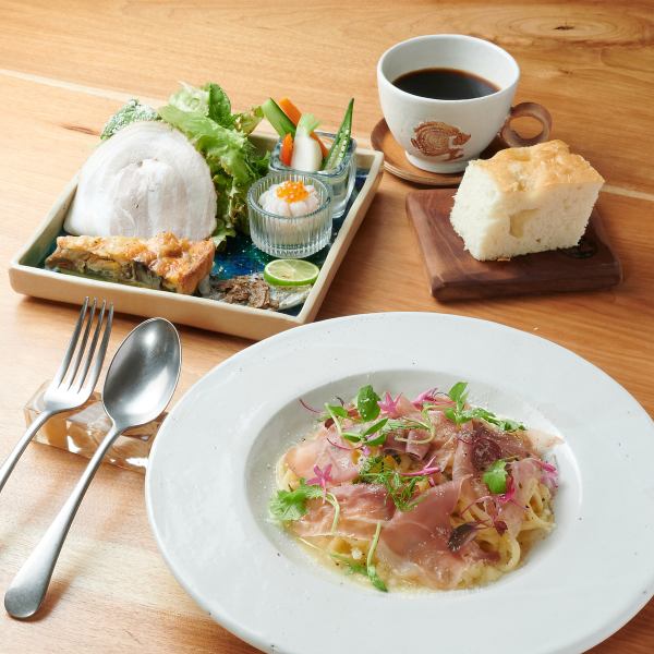『パスタと一緒に楽しむ、選べるランチセットでご褒美時間を』