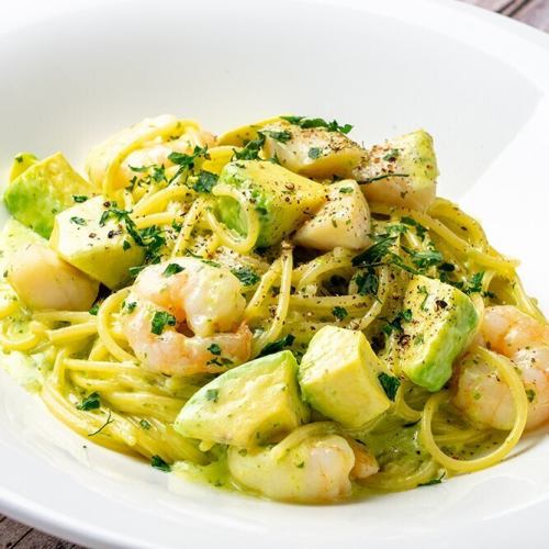 Hokkaido Tokoro scallops, shrimp, avocado and basil cream spaghetti