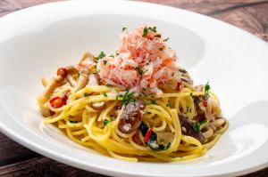 [Garlic sauce] Red snow crab and mushroom peperoncino