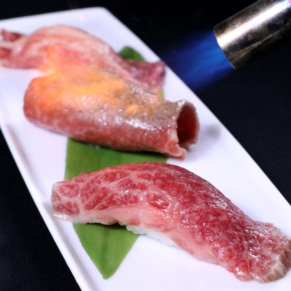 [Aged Japanese black beef roasted meat sushi] The taste that overflows every time you chew.One of the popular menus.