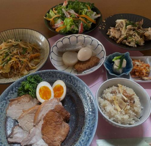 またしても営業カレンダーを投稿するのを忘れてました😓
新年会もぼちぼちご予約入っております。
お得でゆっくり語れる宴会ができる店です。
本年もどうぞよろしくお願い申し上げます〜🤗
ビリヤニは、3名以上のご予約か、店主の気が乗った時に炊きます!