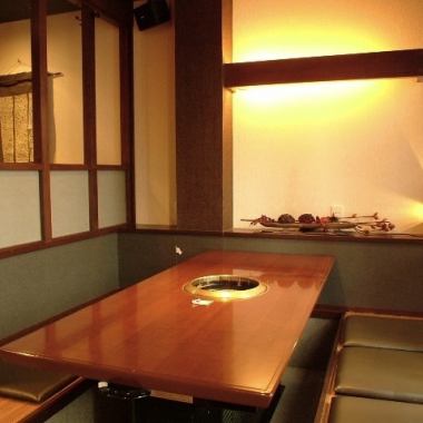 [Semi-private seating] Ideal for dates and small parties♪ You can spend a blissful time in a calm space♪ *For the time being, only counter seats and table seats are available on the first floor.The business of the tatami room has been suspended.