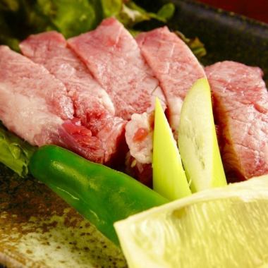 ◇Limited quantity◇Luxuriously thick-sliced rare Japanese beef tongue! [Thick-sliced tongue]