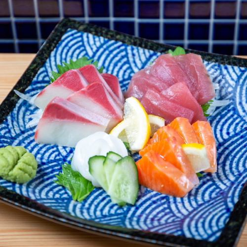 Assorted sashimi