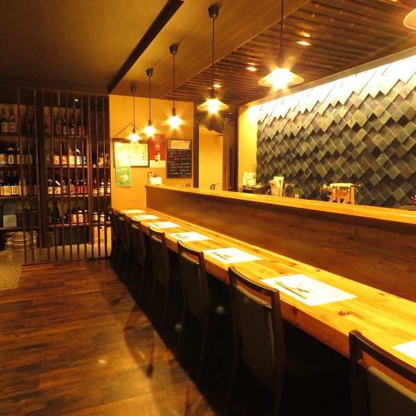 Counter seats that create an adult atmosphere.The time to taste the lavish leisurely.By car, 10 minutes from Kenrokuen, Higashiyama and Omimachi market and 15 minutes from Kanazawa Station and Katamachi.Enjoy the true local flavor at your local price.