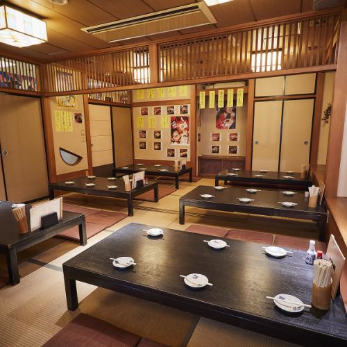 ゆったりくつろげる掘りごたつ席は、団体様でのご宴会にも対応。落ち着いた空間で、賑やかな宴会のひとときをお楽しみいただけます。