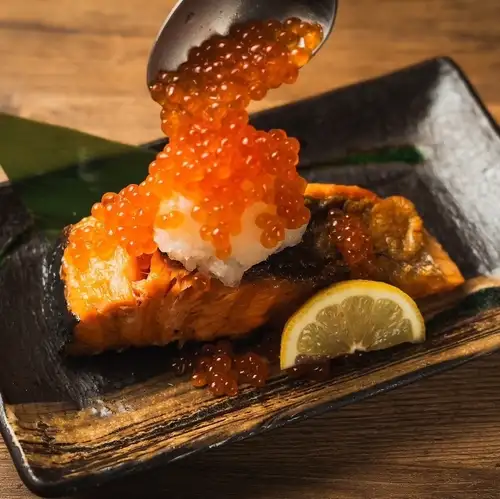 石巻港直送　いくらぶっかけ銀鮭の塩焼き