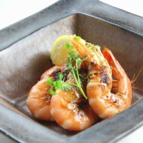 Carefully selected shrimp grilled with garlic oil