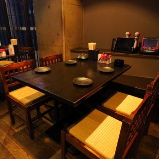 餐桌座位可容納4人×2桌★