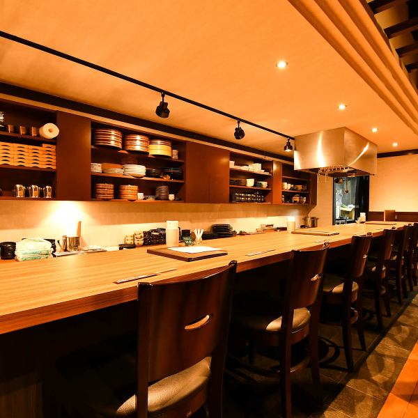 【※お写真は系列店のイメージです】店内は落ち着いた雰囲気で、ゆったりとした空間。デートや友人との食事にもみんなでワイワイ楽しみながら♪オシャレな店内で美味しい料理を食べて素敵な時間をお過ごし頂けます！