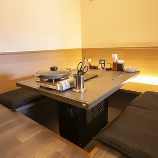 掘りごたつ席をご用意しております。