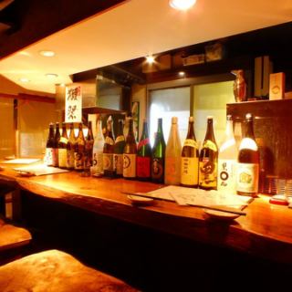2人掛けのカウンター席×4。カップルやご夫婦でのデートにおすすめ♪