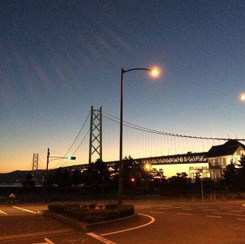 The outside of the window overlooks the Akashi Kaikyo Bridge.Outstanding situation!