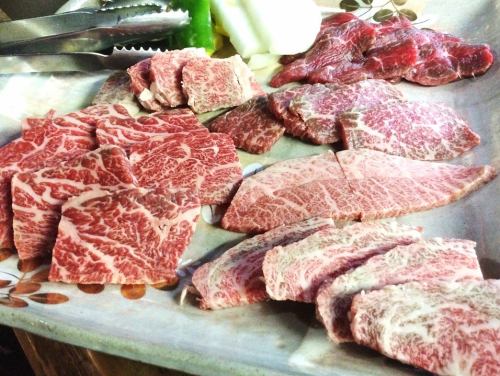 烤肉套餐（各种部位的无釉烤肉拼盘）200g 8,800日元、300g 13,200日元