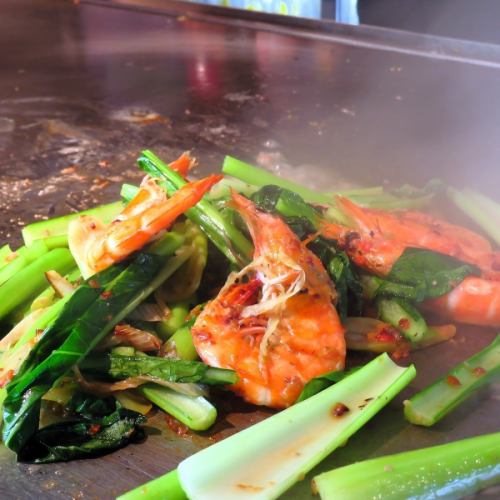 柔らかエビと青菜の炒め物