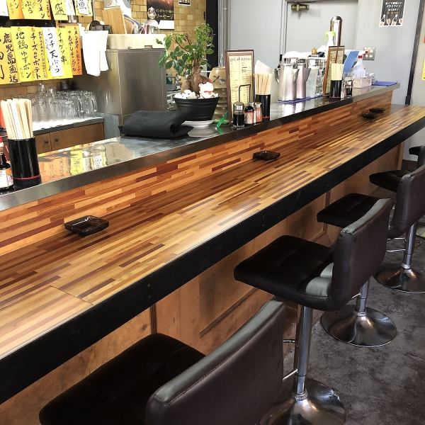 [Popular counter seats ◎] Recommended for sak drinks and couples on the way home from work ◎ We have prepared 6 counter seats where you can enjoy conversation with friendly, friendly and cozy owners.