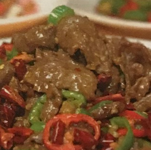 Sichuan-style stir-fried beef ■ Extremely spicy ■