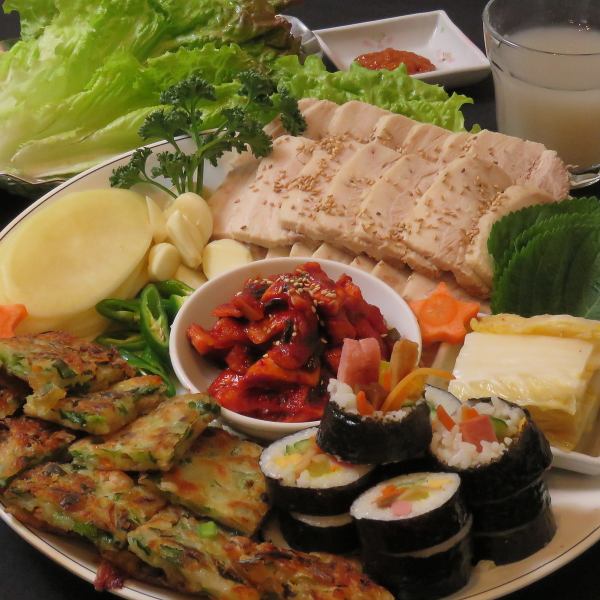野毛に焼肉の新店舗がOPEN！多くのお客様に満足いただけるように、お肉・海鮮・チヂミ・肉刺し・スープ類など、メインのお肉と合わせてその他メニューも多くご用意しております。◇横浜 桜木町 野毛 焼肉 ホルモン 居酒屋 韓国料理 誕生日 記念日 飲み放題◇