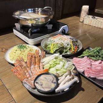 たっぷり3時間飲み放題付♪牡蠣&海老&麦豚のしゃぶしゃぶ 薬膳麻辣と鶏白湯のWスープ鍋