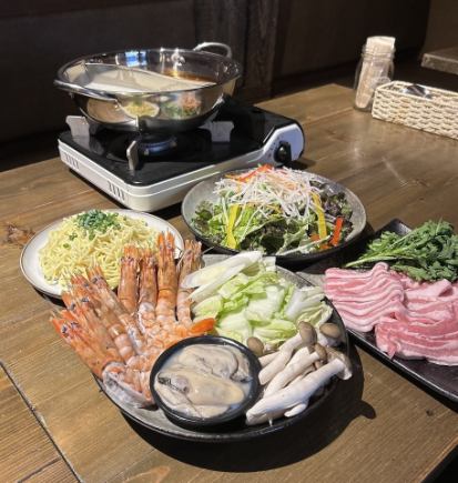 たっぷり3時間飲み放題付♪牡蠣&海老&麦豚のしゃぶしゃぶ　薬膳麻辣と鶏白湯のWスープ鍋