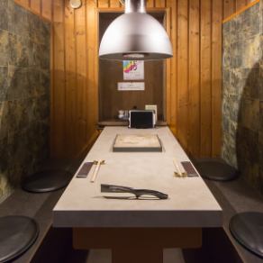 [Table seats for 2 to 6 people x 4]
