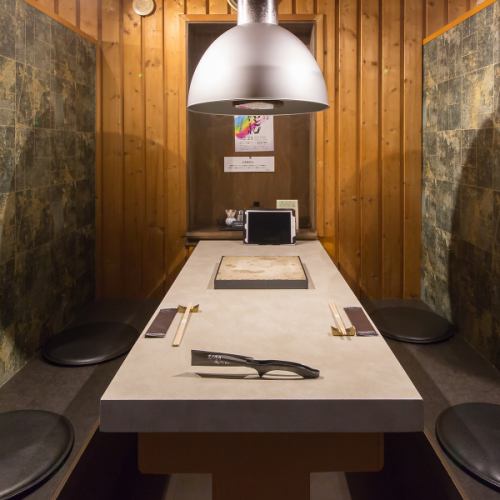 2 table seats for 4 people