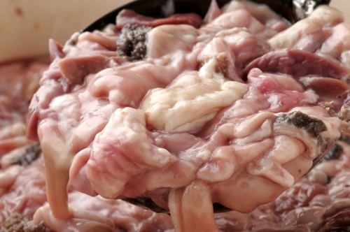 Uses 6 types of fresh mixed raw offal carefully selected by the owner