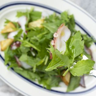 Ethnic salad with octopus and coriander