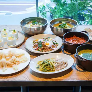 【夏のLUNCHブッフェフェア開催】【30種以上の前菜ビュッフェ＋選べるメイン料理付き】