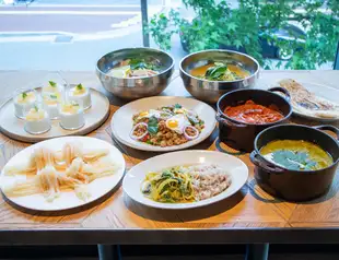 【夏のLUNCHブッフェフェア開催】【30種以上の前菜ビュッフェ+選べるメイン料理付き】