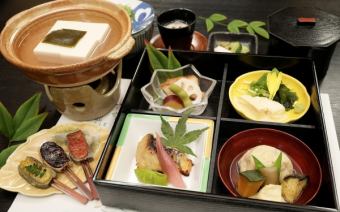 ☆Lunch menu: Shokado bento [Matsu] (boiled tofu)