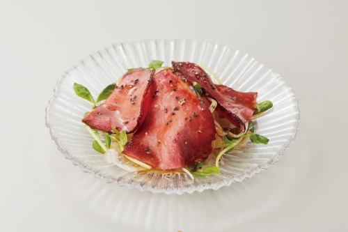 Roast beef and onion salad