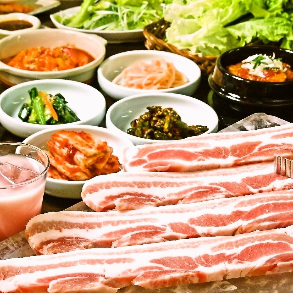 All-you-can-eat and all-you-can-drink Samgyeopsal for 3 hours is 3500 yen !!