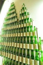 牆上有很多瓶子★在牆上排成一排的燒酒瓶♪在韓國很受歡迎的清酒☆如果想了解推薦的飲料，請致電您附近的STAFF♪