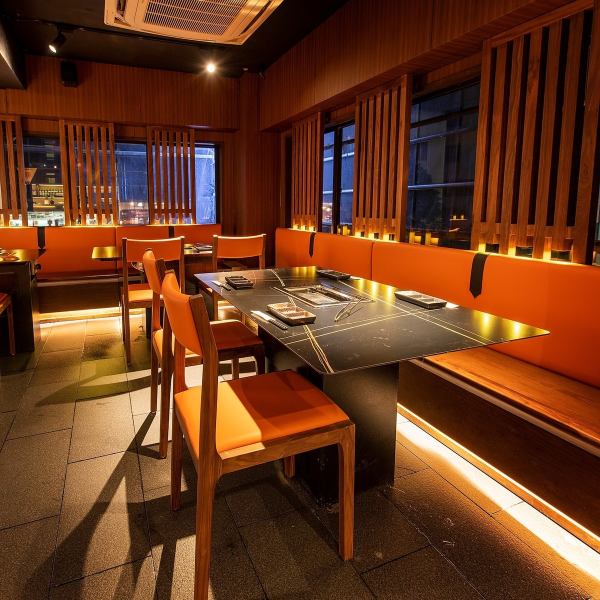 [Table seats] Table seats with an outstanding atmosphere.Available from 2 people ◎ It is a popular seat for banquets.≪Nihonbashi Yaesu Yakiniku Entertainment Date Anniversary Banquet Welcome and farewell party≫