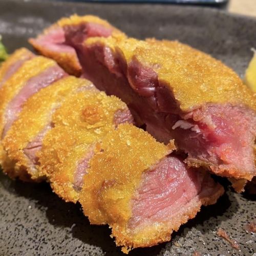 【ここでしか味わえないメニュー】レアで食べるラムカツ