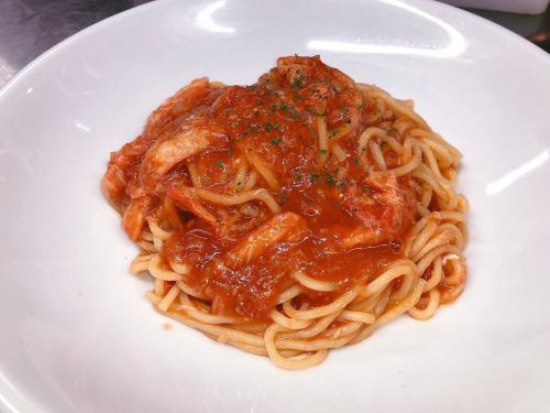 ズワイガニのトマトクリームパスタ