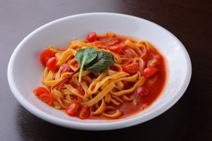 トマトとバジルパスタ