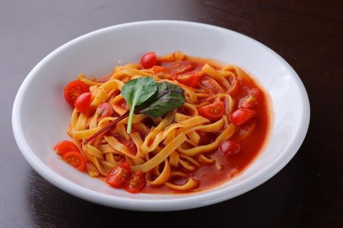 トマトとバジルパスタ