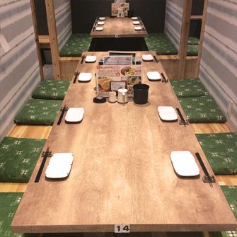テーブル席は4名様、6名様、8名様までのお席をご用意しております♪ベンチ式タイプなのでゆったりおくつろぎいただきながら九州の味をご堪能ください★