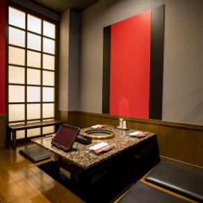 【2名掛け掘り炬燵席】ゆったりとした二人の時間にぴったり。デートや親しい方との語らいにおすすめです♪