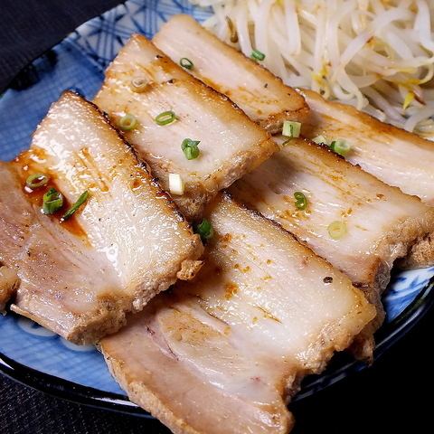 Roasted pork and bean sprouts