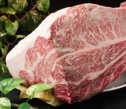 We offer freshly cut high-quality Japanese Black Beef.