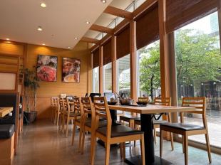 There are also bright seats with a view of the outside.