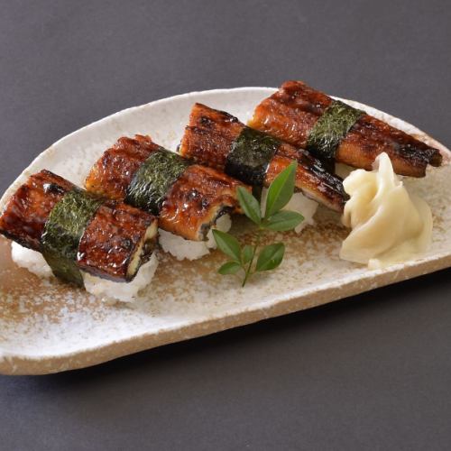 4 pieces of eel sushi