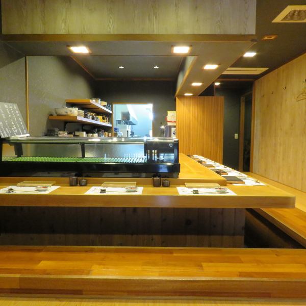 《The counter seats are attractive seats that bring out the flavor of the sushi♪》The sushi is carefully prepared one by one by the chef in front of you.The craftsmanship that unfolds in front of you also enhances the taste of the sushi!