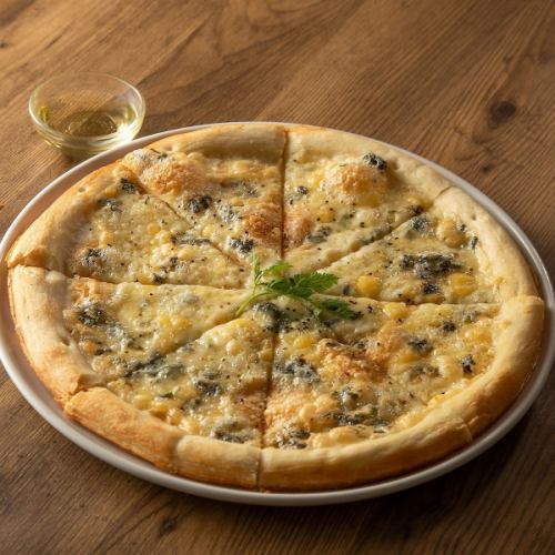 Gorgonzola and honey pizza