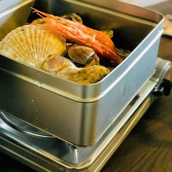 【素材のもつ旨味をダイレクトに楽しむ♪】鮮度と質にこだわった牡蠣の蔵名物ガンガン焼き200円(税込)～