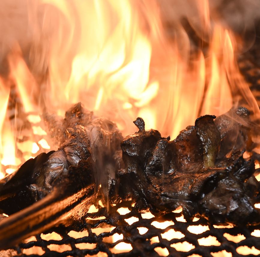 [Excellent!] Please enjoy the slowly grilled local chicken over charcoal!