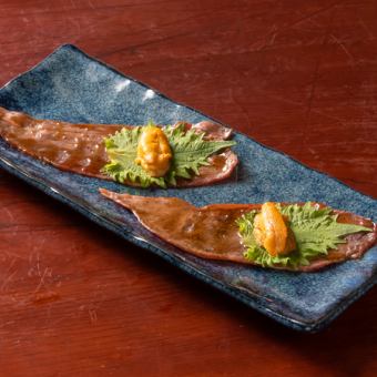 Grilled beef sea urchin roll